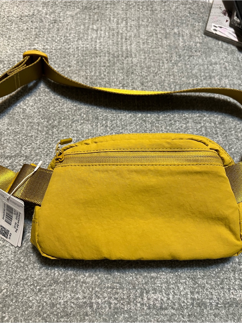 Lululemon Everywhere Belt Bag in Mustard Yellow. New with Tags. - Picture 3 of 6